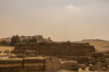 Giza Çölü 'nden panoramik manzara, Mısır' dan mimari ve tarihi yer, El Kahire 2018