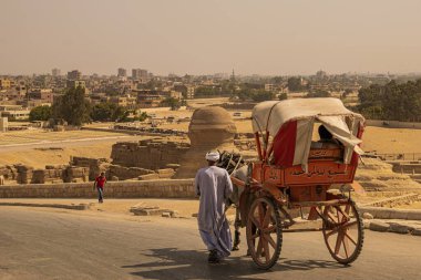 Giza Çölü 'nden panoramik manzara, Mısır' dan mimari ve tarihi yer, El Kahire 2018