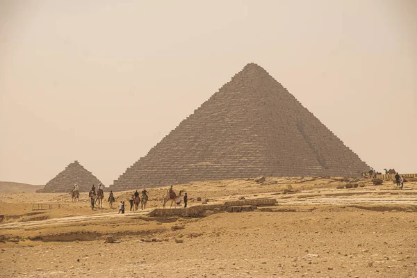 Vista panorâmica do deserto de Gizé, Arquitetura e lugar histórico do Egito, El Cairo 2018 — Fotografia de Stock