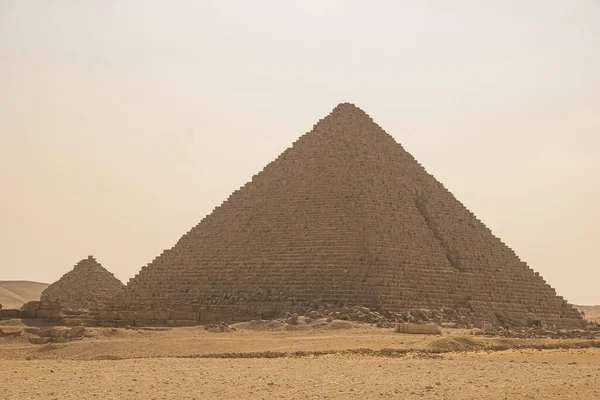 Vista panorâmica do deserto de Gizé, Arquitetura e lugar histórico do Egito, El Cairo 2018 — Fotografia de Stock