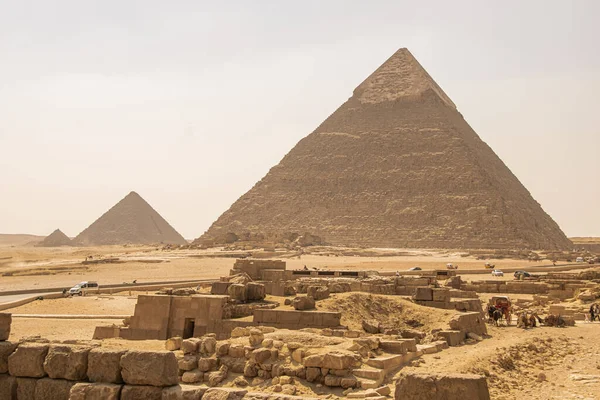 Panoramiczny widok z Pustyni Giza, Architektura i historyczne miejsce z Egiptu, El Cairo 2018 — Zdjęcie stockowe