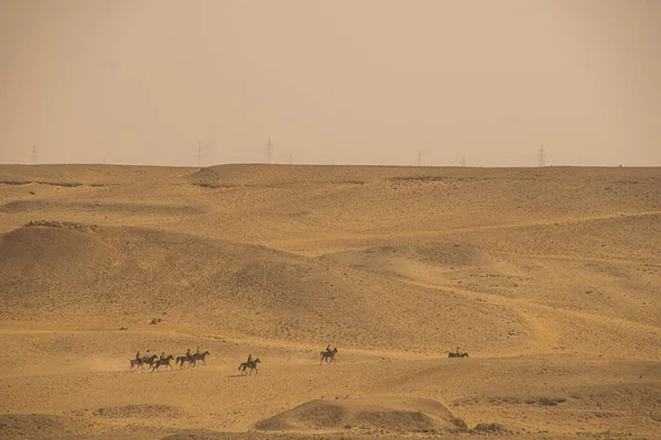 Giza Çölü 'nden panoramik manzara, Mısır' dan mimari ve tarihi yer, El Kahire 2018 — Stok fotoğraf