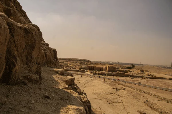 Panoramiczny widok z Pustyni Giza, Architektura i historyczne miejsce z Egiptu, El Cairo 2018 — Zdjęcie stockowe