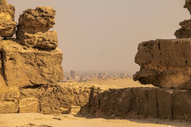 Giza Çölü 'nden panoramik manzara, Mısır' dan mimari ve tarihi yer, El Kahire 2018