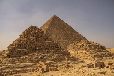 Giza Çölü 'nden panoramik manzara, Mısır' dan mimari ve tarihi yer, El Kahire 2018