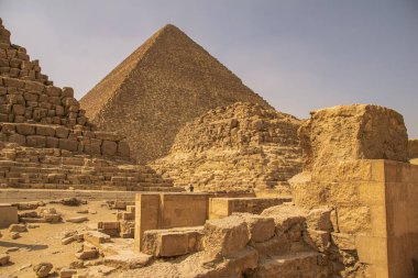 Giza Çölü 'nden panoramik manzara, Mısır' dan mimari ve tarihi yer, El Kahire 2018