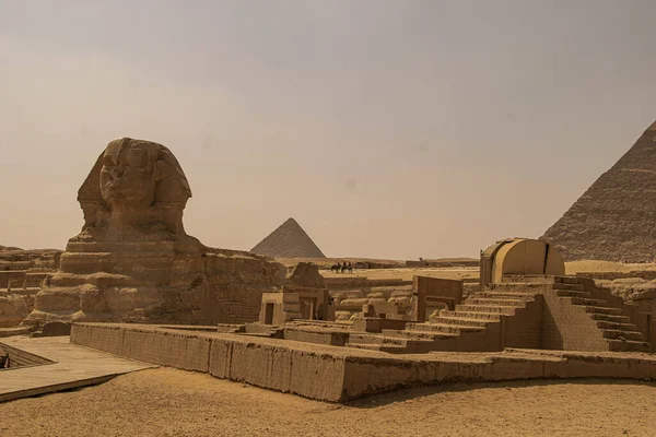 Panoramisch uitzicht vanuit de Gizeh woestijn, architectuur en historische plaats vanuit Egypte, El Cairo 2018 — Stockfoto