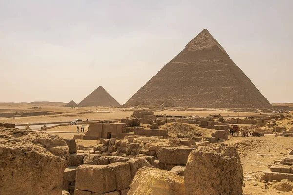 Vista panorâmica do deserto de Gizé, Arquitetura e lugar histórico do Egito, El Cairo 2018 — Fotografia de Stock