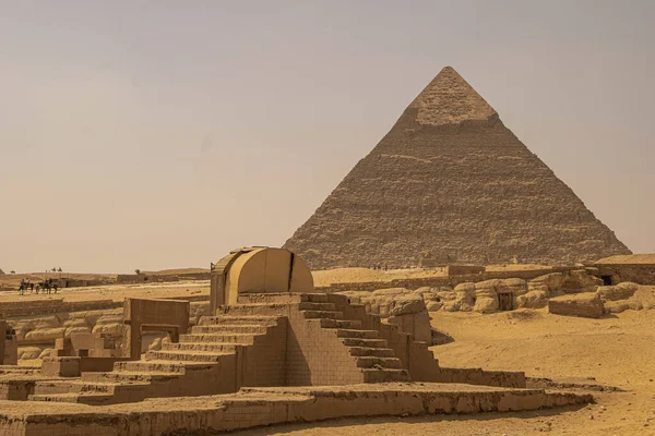 Vista panoramica dal deserto di Giza, Architettura e luogo storico dall'Egitto, El Cairo 2018 — Foto Stock
