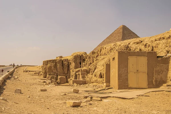 Panoramatický výhled z pouště Gíza, architektura a historické místo z Egypta, El Káhira 2018 — Stock fotografie