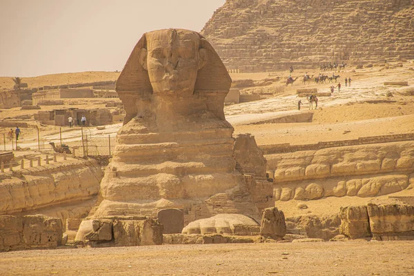 Vista panorâmica do deserto de Gizé, Arquitetura e lugar histórico do Egito, El Cairo 2018 — Fotografia de Stock