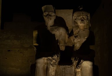 Karabak Tapınağı 'ndan gece sahnesi, Mısır, Eylül 2018