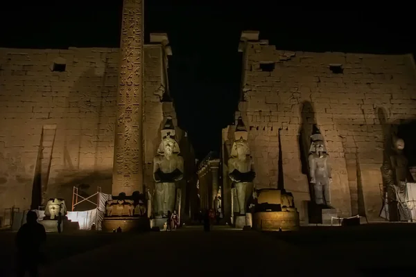 Nachtszene aus dem Karnak-Tempel, Ägypten, September 2018 — Stockfoto