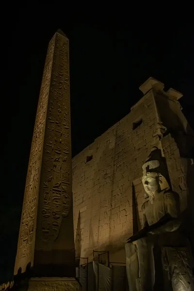 Scène nocturne du temple karnak, Égypte, septembre 2018 — Photo