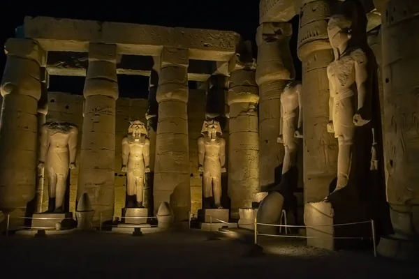Karabak Tapınağı 'ndan gece sahnesi, Mısır, Eylül 2018