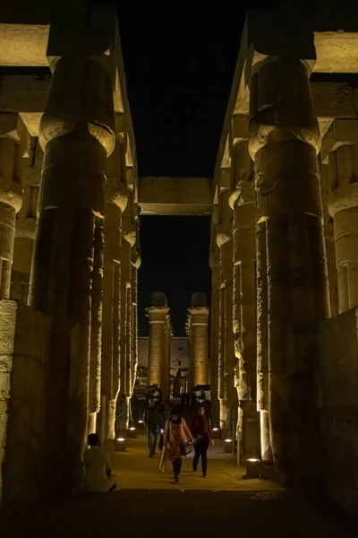 Nachtszene aus dem Karnak-Tempel, Ägypten, September 2018 — Stockfoto