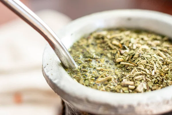 Mate, Arjantin ve Uruguay 'ın tipik bir sıcak içeceğidir. Yerba ve sıcak suyla hazırlanmıştır..