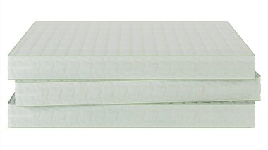 Beyaz arka plan üzerinde izole ortopedik yatak. 3d render.