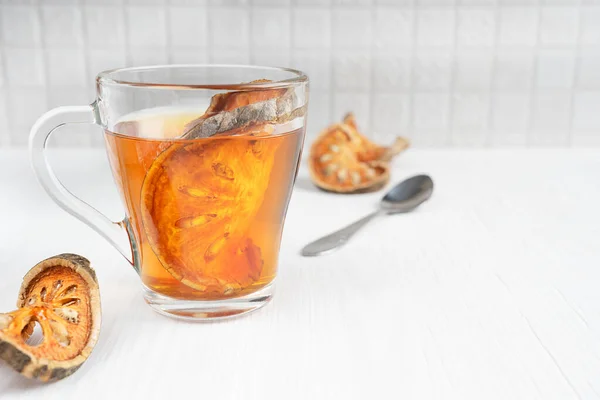 Asiatischer Heilender Matoom Tee Aus Getrockneten Bael Fruchtscheiben Auch Als — Stockfoto