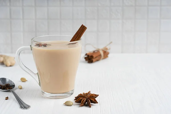 Masala Chai Indiano Caldo Speziato Misto Base Latte Erbe Aromatiche — Foto Stock