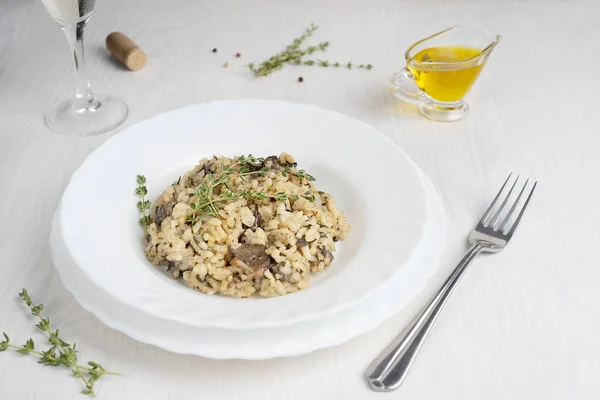 Romige Risotto Italiaanse Arborio Rijstschotel Met Bouillon Champignons Tijm Witte — Stockfoto