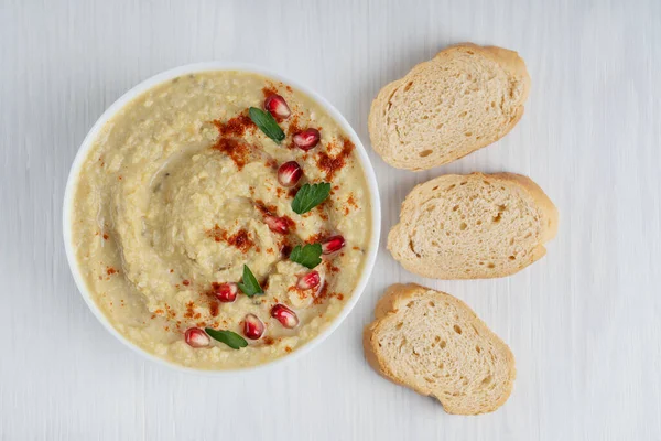 Bovenaanzicht Van Hartige Biologische Huisgemaakte Hummus Dikke Spread Gemaakt Van — Stockfoto