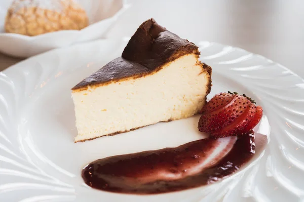Basque Cheesecake Strawberry Sauce White Dish — Stock Photo, Image