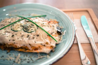 Kahvaltıda havuçlu kek.