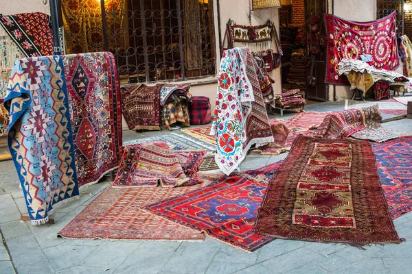 Geleneksel Gürcü halı ve Kilim kilimler Tbilisi Georgia Avrupa'da tipik geometrik desenleri ile 