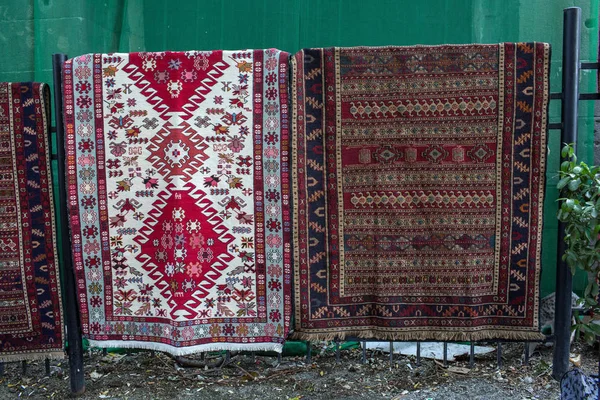 Geleneksel Gürcü halı ve Kilim kilimler Tbilisi Georgia Avrupa'da tipik geometrik desenleri ile 