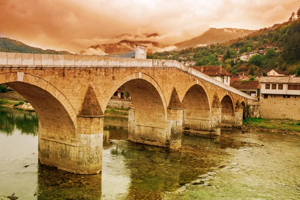 Stara Cuprija köprü veya Konjic Bridge Over Neretva Nehri Bosna-Hersek Konjic kasabasında bir Osmanlı ilham köprü A kültürel miras