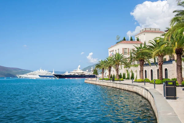 Kıyı Tivat şehir Karadağ