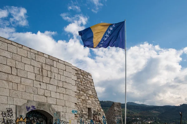 Popüler yapıları veya Kravice şelale A büyük doğal tüf Cascade Trebizat nehrinde, Bosna ve Hersek Mostar yakınındaki güneyinde karstik Heartland