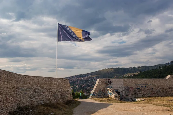 Popüler yapıları veya Kravice şelale A büyük doğal tüf Cascade Trebizat nehrinde, Bosna ve Hersek Mostar yakınındaki güneyinde karstik Heartland