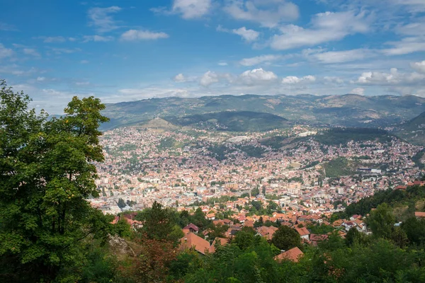 Saraybosna Bosna ve Hersek'te bir güzel yaz günü mimari başkenti hava panoramik seyahat arka plan