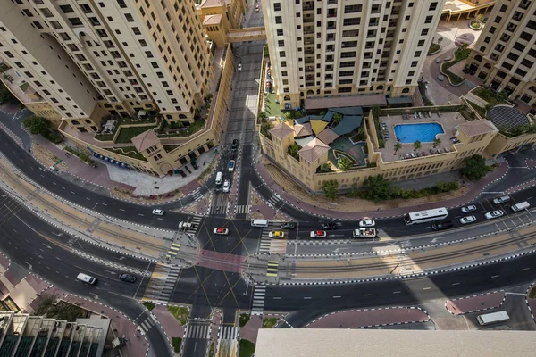 Dubai Yat Limanı trafikte yol ile kavşak üzerinde en iyi seyir formunu görüntüle