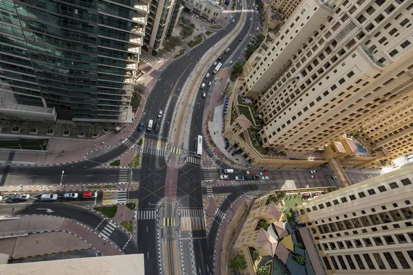 Dubai Yat Limanı trafikte yol ile kavşak üzerinde en iyi seyir formunu görüntüle