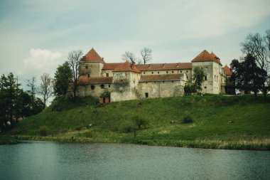 Ukrayna, Lviv, Lviv bölgesi - 17.05.2020: antik Svirzhsky kalesi
