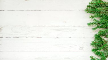 Yeni yıl. Mutlu noeller. Noel ağacı oyuncakları ağaçta