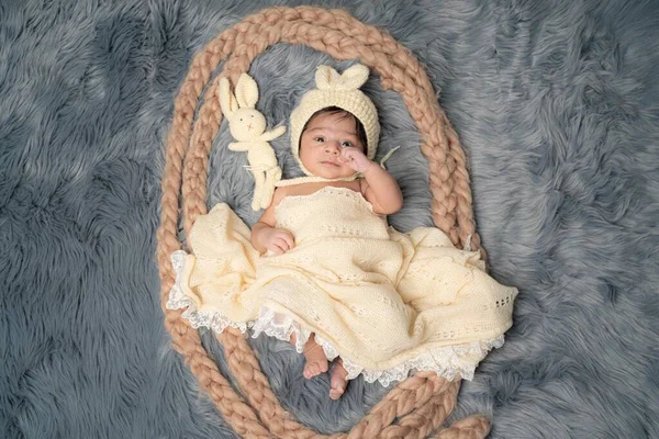 Retrato Hermoso Bebé Sano Niño Envuelto Chal Lana Fotos De Stock