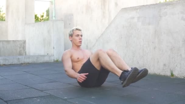 Man doing exercises for abdominals outdoors. Alone workout on fitness area — Stock Video