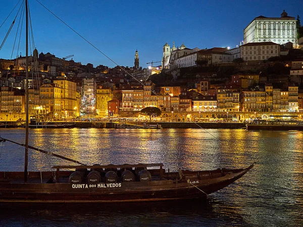 Porto Portugal Agosto 2020 Barcos Rabelo Tradicionais Com Barris Vinho — Fotografia de Stock