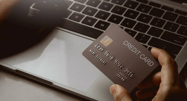 Clos Hands Holding Credit Card Using Laptop Online Shopping Paying — Stock Photo, Image