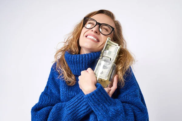 Счастливая Женщина Обнимает Копилку Свои Сбережения Руках Белом Фоне — стоковое фото