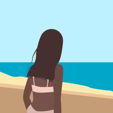 Bronzlaşmış bir kız sırtı kıyıya dönük durur ve denize bakar..