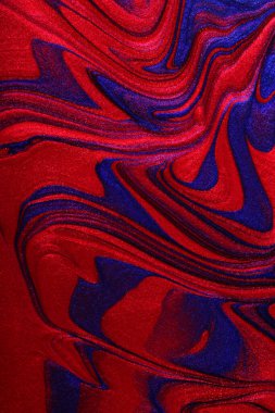 Dikey kırmızı ve mavi parlak soyut arkaplan. Makyaj konsepti. Sıvı lakların güzel lekeleri. Sıvı sanat, dökme teknikleri..