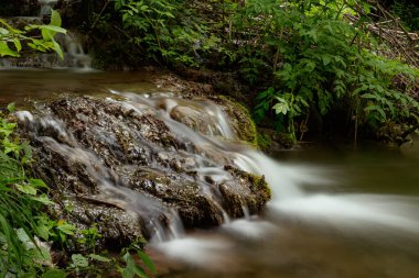 İlkbahar boyunca Krushunski şelaleleri, Bulgaristan 'ın Kruşuna köyü