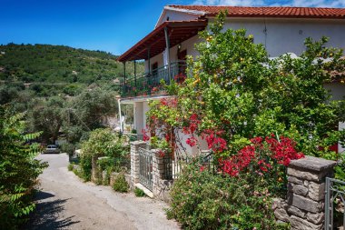 Paxos adasının dar sokakları boyunca, İyon Denizi, Yunanistan