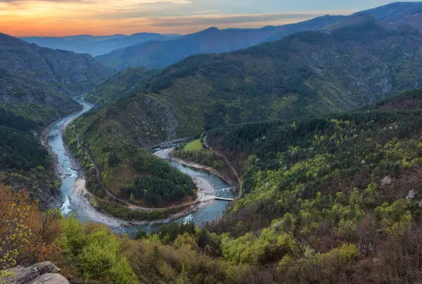 Arda nehri boyunca bahar sabahı, Rodop Dağları, Bulgaristan
