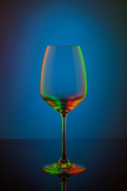 Stüdyo shot bardağı renkli ışıklar.